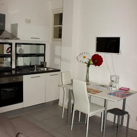 Beau Rez De Jardin Apartment