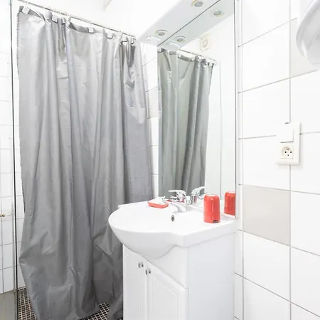 Beau Rez De Jardin Apartment